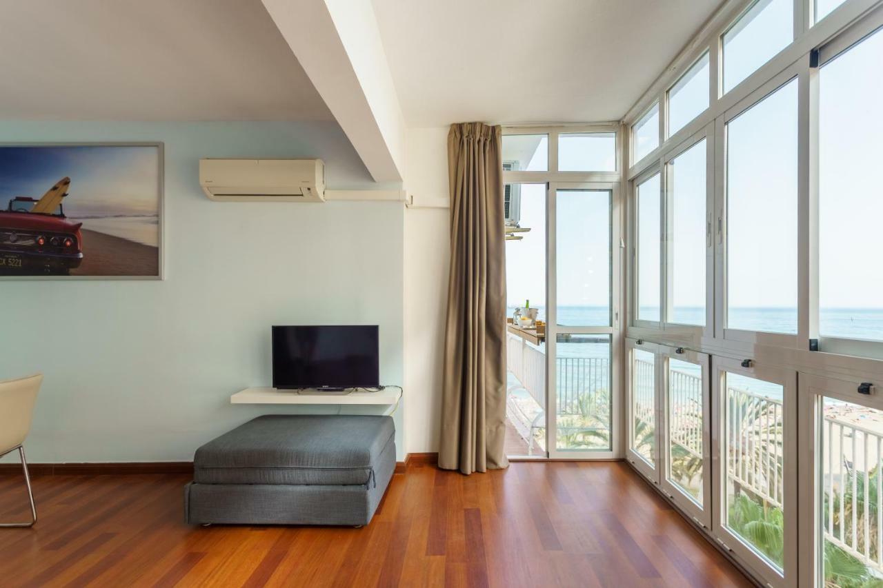 Mp4-beachfront Enjoy Breakfast Facing The Ocean Apartment